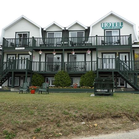 Hotel Sous La Croix 152725 Tadoussac Exterior photo