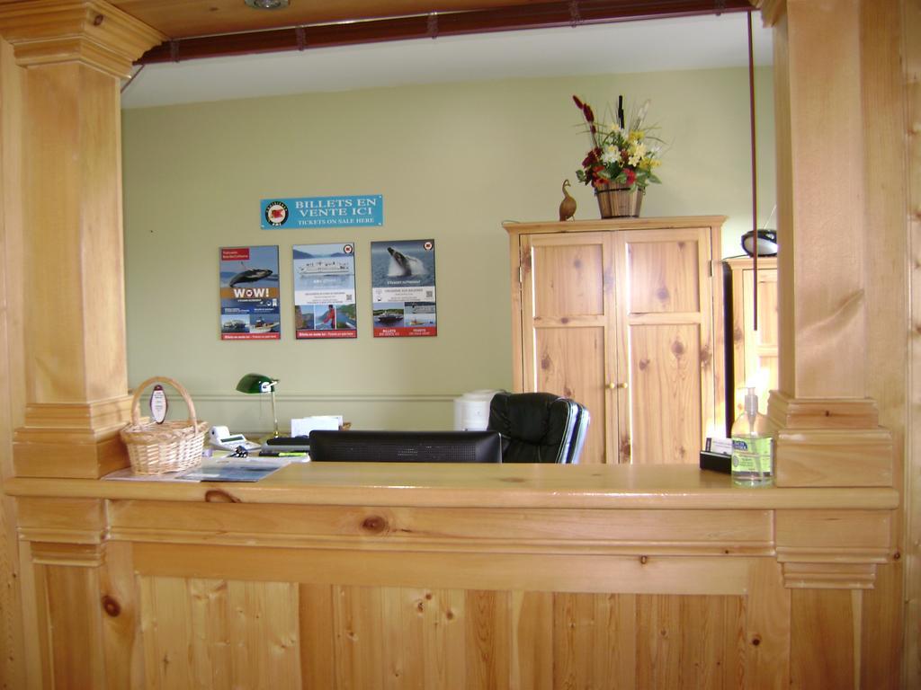 Hotel Sous La Croix 152725 Tadoussac Exterior photo