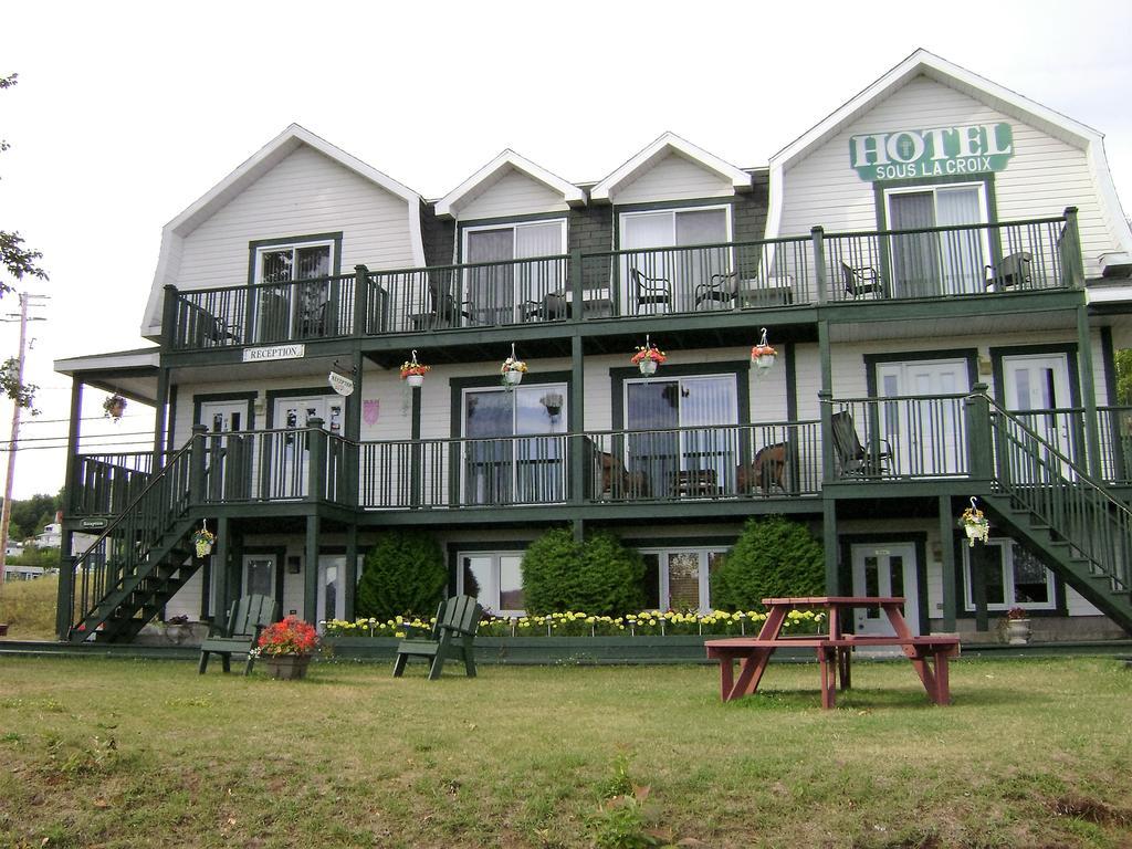 Hotel Sous La Croix 152725 Tadoussac Exterior photo