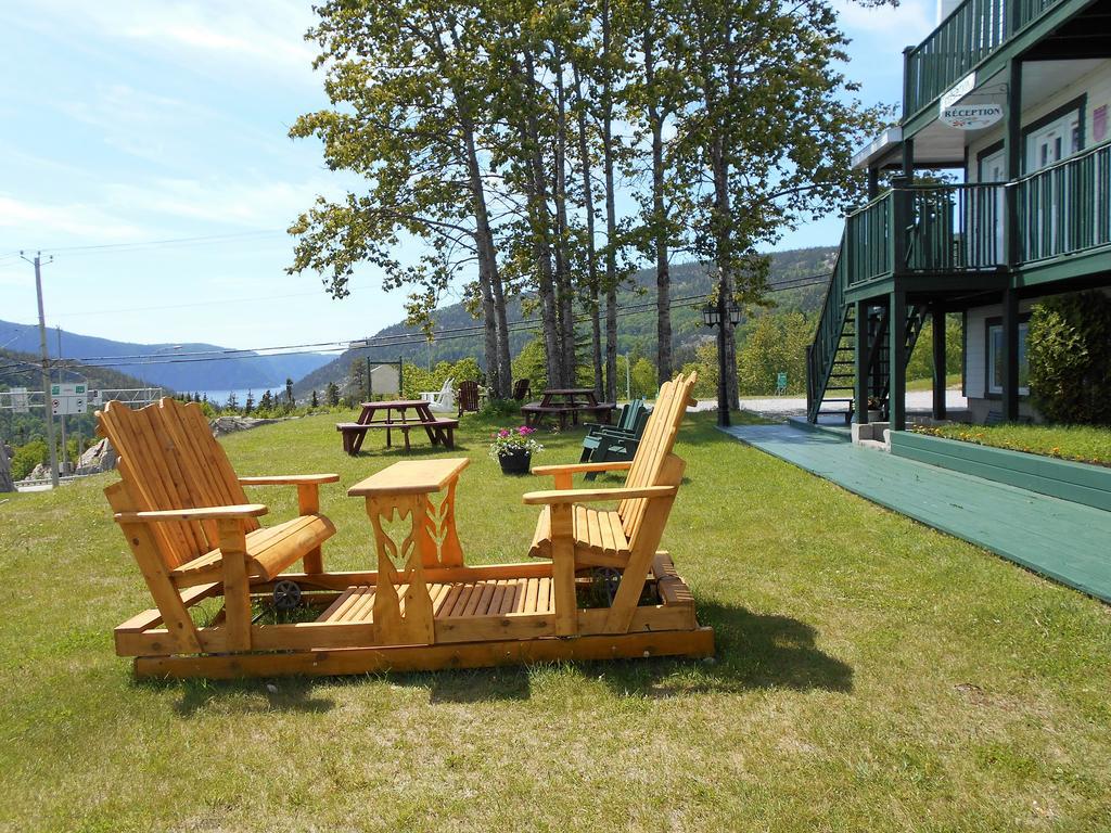 Hotel Sous La Croix 152725 Tadoussac Exterior photo