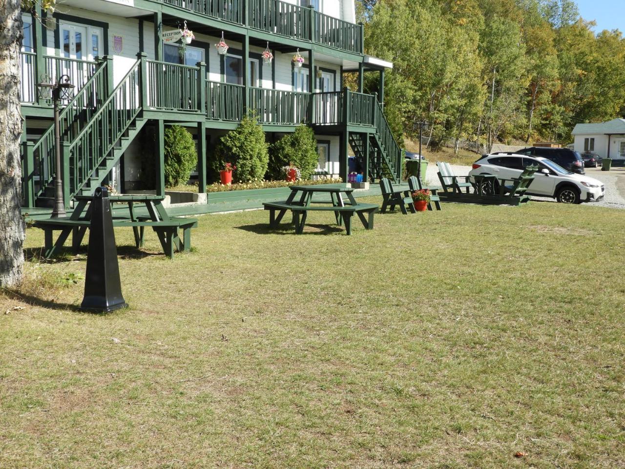 Hotel Sous La Croix 152725 Tadoussac Exterior photo