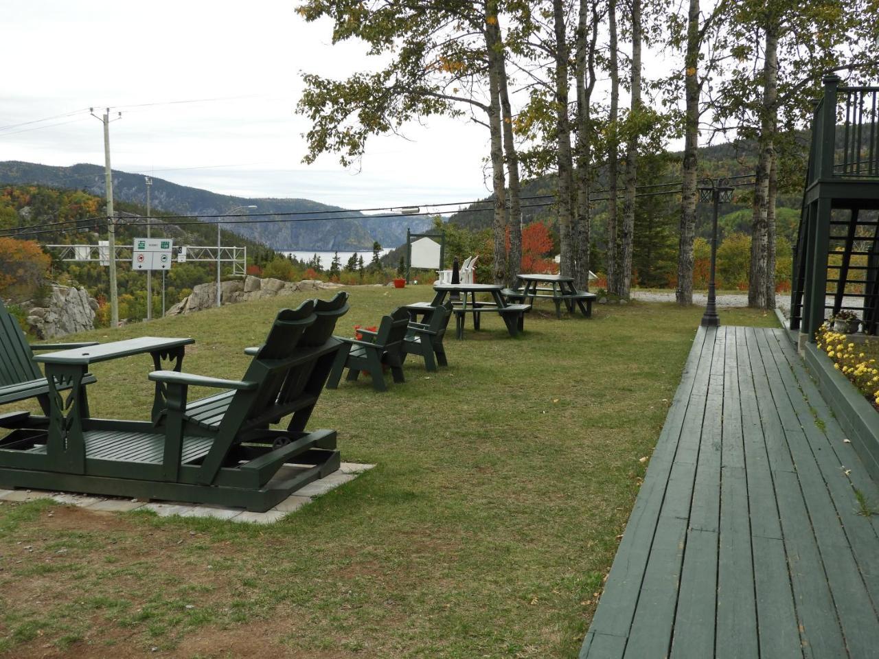 Hotel Sous La Croix 152725 Tadoussac Exterior photo